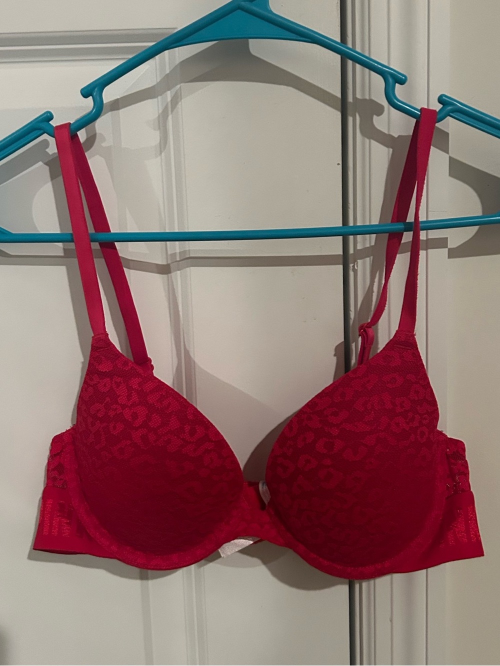 Vintage 2010s PINK Victoria's Secret Red Lace Push-Up Bra